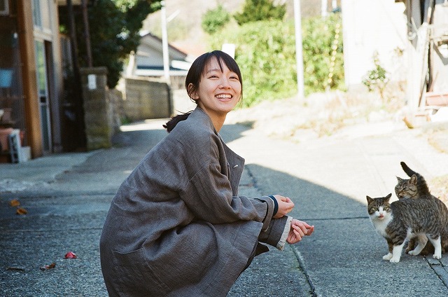 泣く子はいねぇが 吉岡里帆 初の母親役 で緊張感溢れる現場でのオフショット解禁 シネマnavi