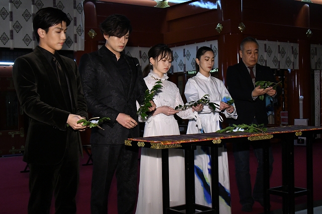 岩田剛典 願いを込めて 絆 を一筆 名も無き世界のエンドロール 絆結び 大ヒット祈願イベント開催 シネマnavi 岩田剛典 願いを込めて 絆 を一筆 名も無き世界のエンドロール 絆結び 大ヒット祈願イベント開催 シネマnavi