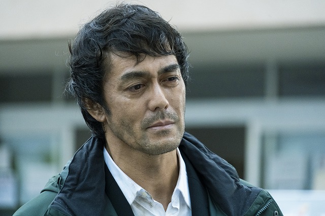 護られなかった者たちへ 佐藤健 阿部寛 渾身の 男泣き 場面写真が到着 シネマnavi 護られなかった者たちへ 佐藤健 阿部寛 渾身の 男泣き 場面写真が到着 シネマnavi
