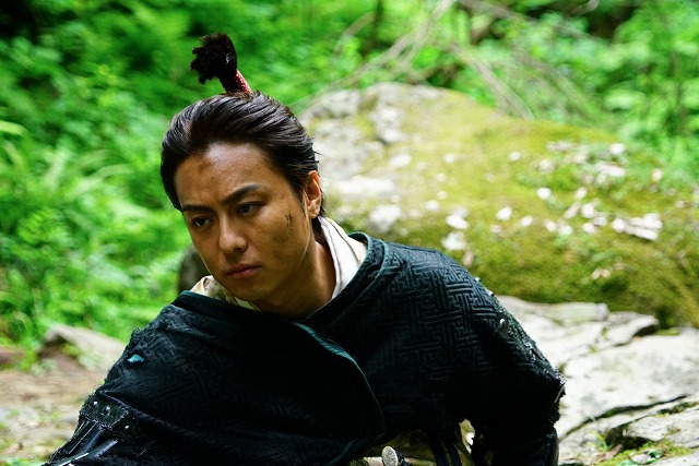 初ちょんまげ姿に Takahiroの新たな魅力満載 前代未聞の時代劇エンターテインメント 3人の信長 場面写真解禁 シネマnavi