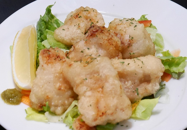 食われる前に 食え クロール 凶暴領域 絶品ワニ肉料理を提供し 食われる前に 食え クロール 凶暴領域 絶品ワニ肉料理を提供し